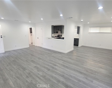 1605 E Santa Ana - Photo Thumbnail 4