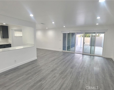 1605 E Santa Ana - Photo Thumbnail 6