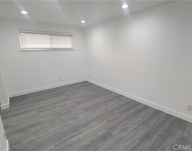 1605 E Santa Ana - Photo Thumbnail 18