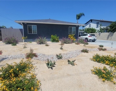 1605 E Santa Ana - Photo Thumbnail 1