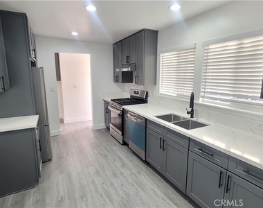 1605 E Santa Ana - Photo Thumbnail 10