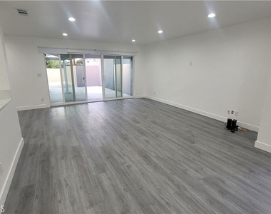 1605 E Santa Ana - Photo Thumbnail 7