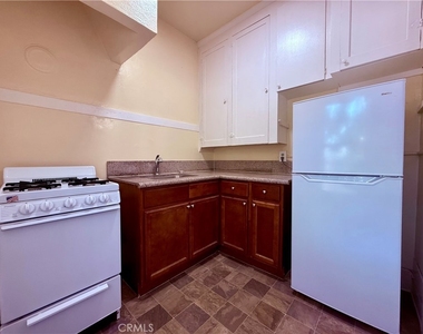 406 Linden Avenue - Photo Thumbnail 5