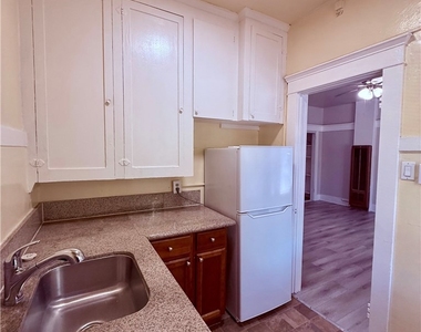 406 Linden Avenue - Photo Thumbnail 4