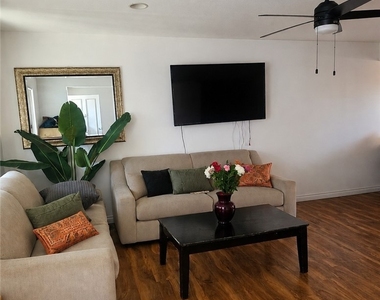 2546 E Park - Photo Thumbnail 3