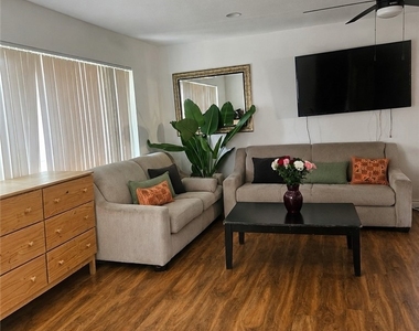 2546 E Park - Photo Thumbnail 4