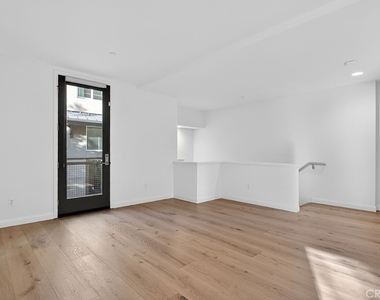 575 Rockefeller - Photo Thumbnail 3