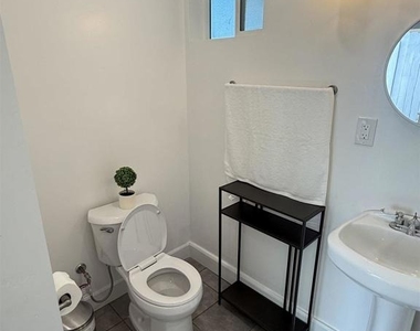 2624 Caulfield Drive - Photo Thumbnail 8