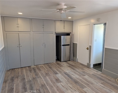 6220 1/2 S Fairfax - Photo Thumbnail 7