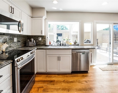18195 Canyon Court - Photo Thumbnail 4