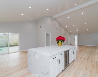 19112 Biddle Drive - Photo Thumbnail 7