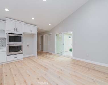 19112 Biddle Drive - Photo Thumbnail 9