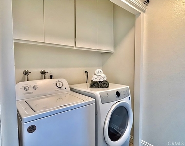 2558 Orange Avenue - Photo Thumbnail 6