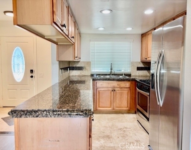 2558 Orange Avenue - Photo Thumbnail 14