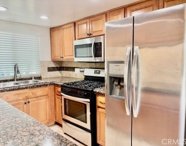 2558 Orange Avenue - Photo Thumbnail 15