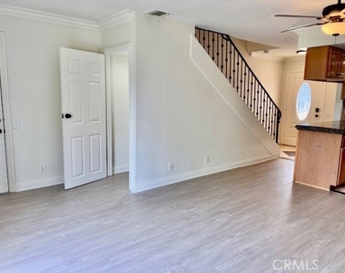 2558 Orange Avenue - Photo Thumbnail 12