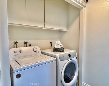 2558 Orange Avenue - Photo Thumbnail 6