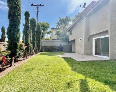 2558 Orange Avenue - Photo Thumbnail 9