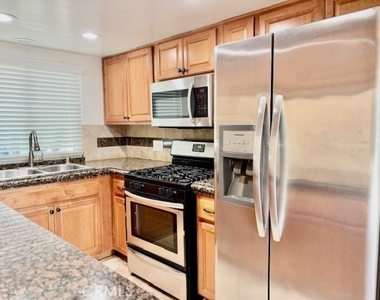 2558 Orange Avenue - Photo Thumbnail 15