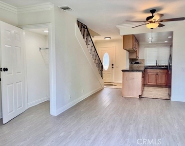 2558 Orange Avenue - Photo Thumbnail 11