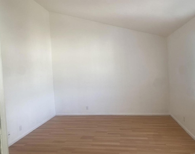 390 E Madison Avenue - Photo Thumbnail 4