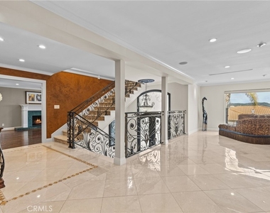 3435 Oakmont View Drive - Photo Thumbnail 2
