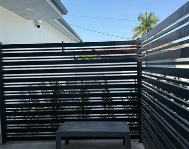 522 Stanford Rd - Photo Thumbnail 17