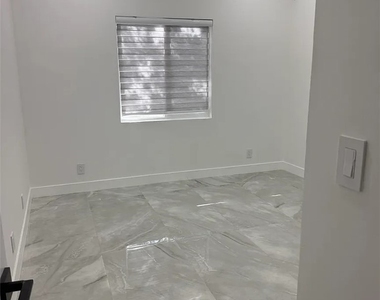 522 Stanford Rd - Photo Thumbnail 13