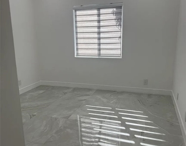 522 Stanford Rd - Photo Thumbnail 9