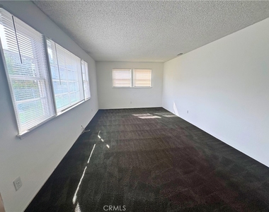 216 W D - Photo Thumbnail 4