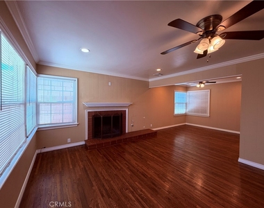 1447 S Valley Center - Photo Thumbnail 5