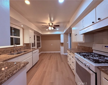 1447 S Valley Center - Photo Thumbnail 10