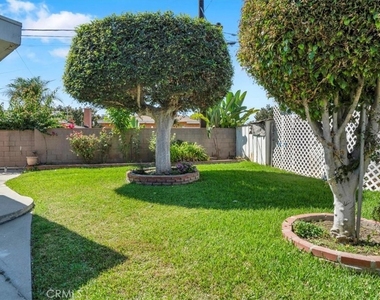9241 Vicki Drive - Photo Thumbnail 16
