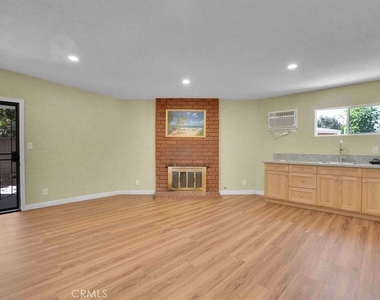 9241 Vicki Drive - Photo Thumbnail 3
