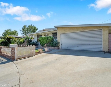 9241 Vicki Drive - Photo Thumbnail 2