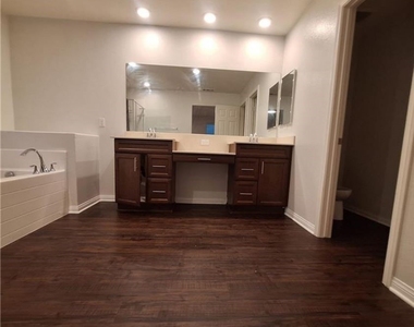 825 Parisa Place - Photo Thumbnail 11