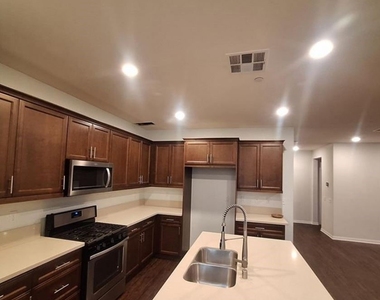 825 Parisa Place - Photo Thumbnail 3