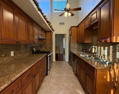 1015 Arcadia Avenue - Photo Thumbnail 2