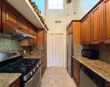 1015 Arcadia Avenue - Photo Thumbnail 3