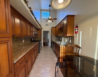 1015 Arcadia Avenue - Photo Thumbnail 4