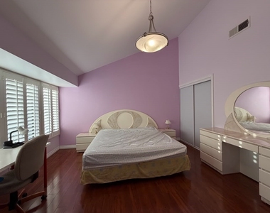 1015 Arcadia Avenue - Photo Thumbnail 6