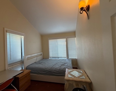 1015 Arcadia Avenue - Photo Thumbnail 8