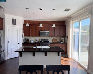 1826 Rosemary Dr - Photo Thumbnail 5