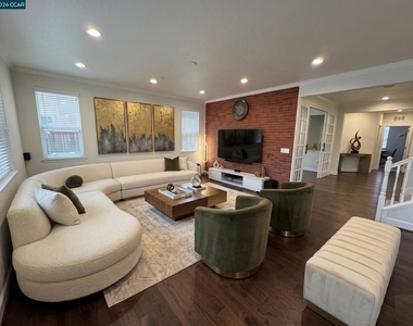 1826 Rosemary Dr - Photo Thumbnail 2