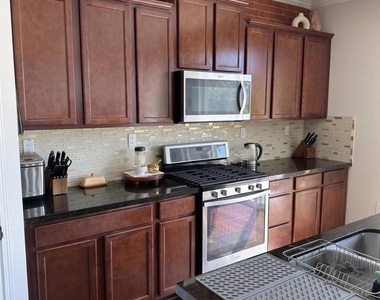 1826 Rosemary Dr - Photo Thumbnail 6