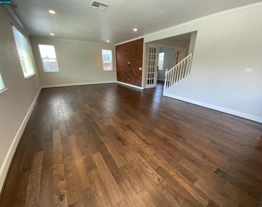 1826 Rosemary Dr - Photo Thumbnail 3
