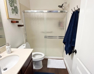 1826 Rosemary Dr - Photo Thumbnail 10