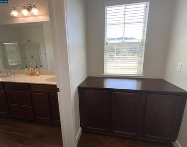 1826 Rosemary Dr - Photo Thumbnail 21