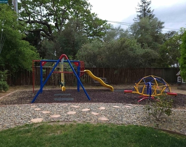 2591 Walnut Blvd - Photo Thumbnail 19