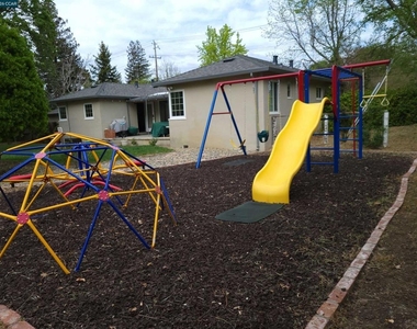 2591 Walnut Blvd - Photo Thumbnail 20